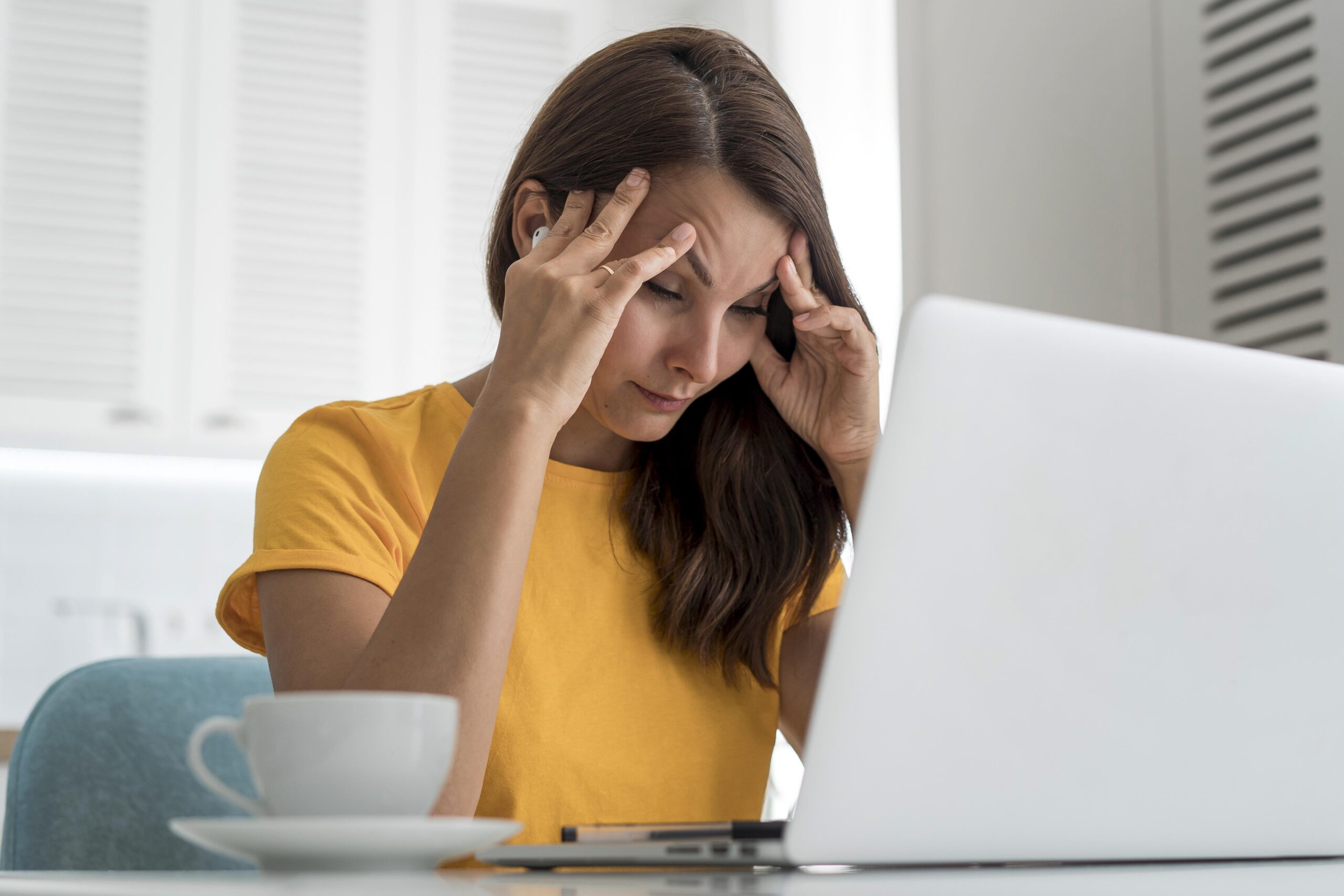 casual-adult-woman-working-home eye health